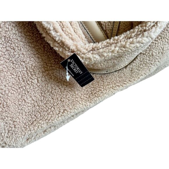 NWT Victoria’s Secret Fuzzy Sherpa Tan Cream Tote - Picture 10 of 13